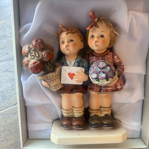 HUMMEL Goebel 50 Yr Jubilee The Love Lives On. Original Box. - Picture 1 of 8